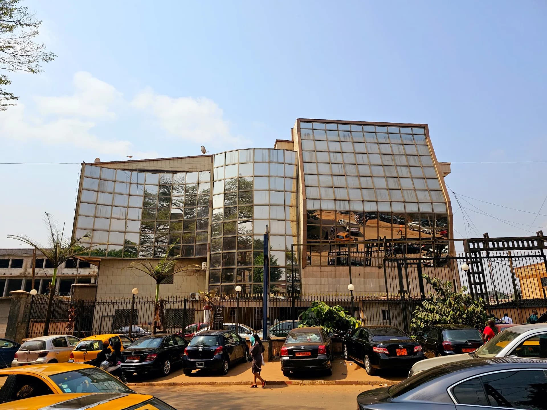 Façade du Campus de Messa à Yaoundé